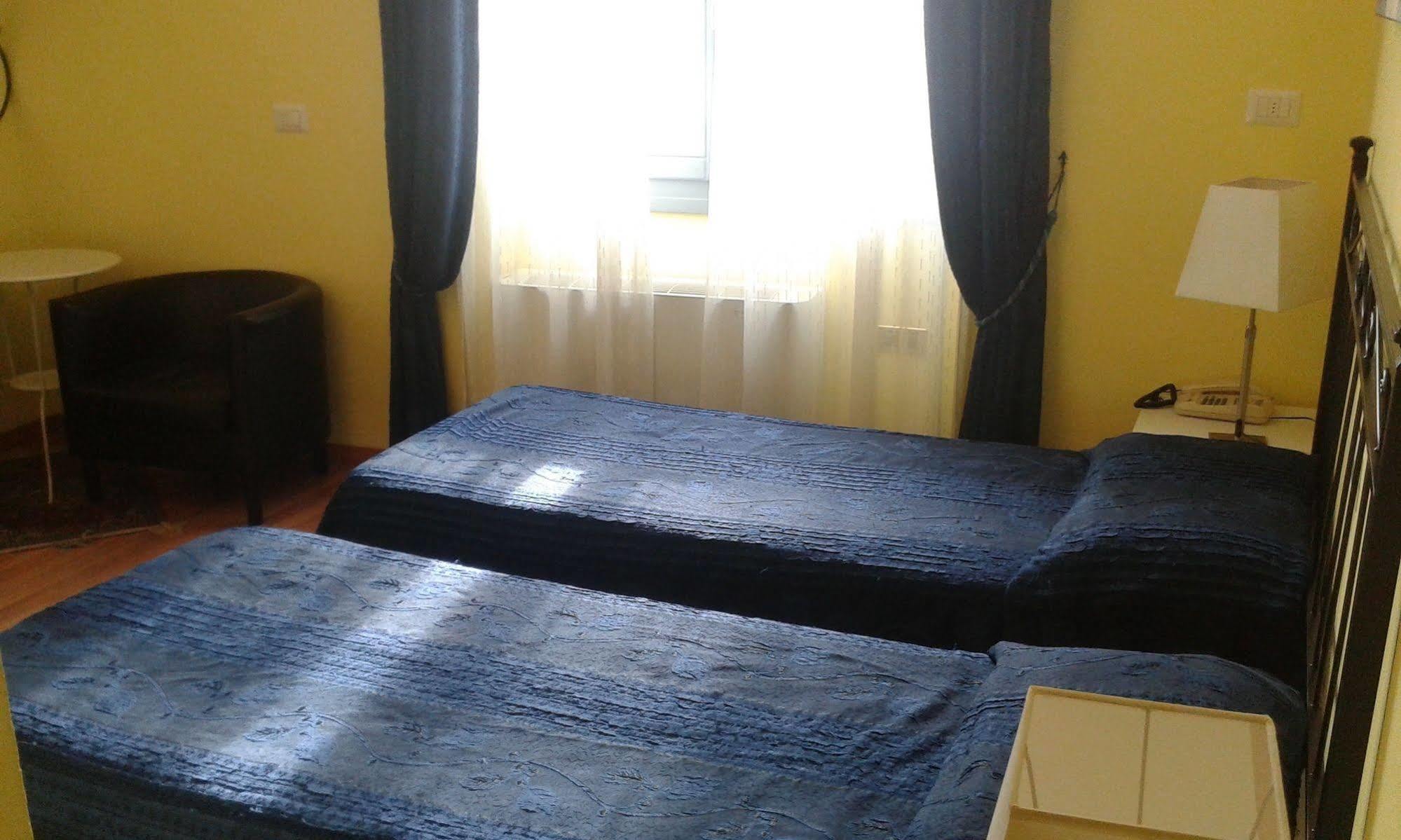 Hotel Il Loggiato Dei Serviti Como Exteriör bild