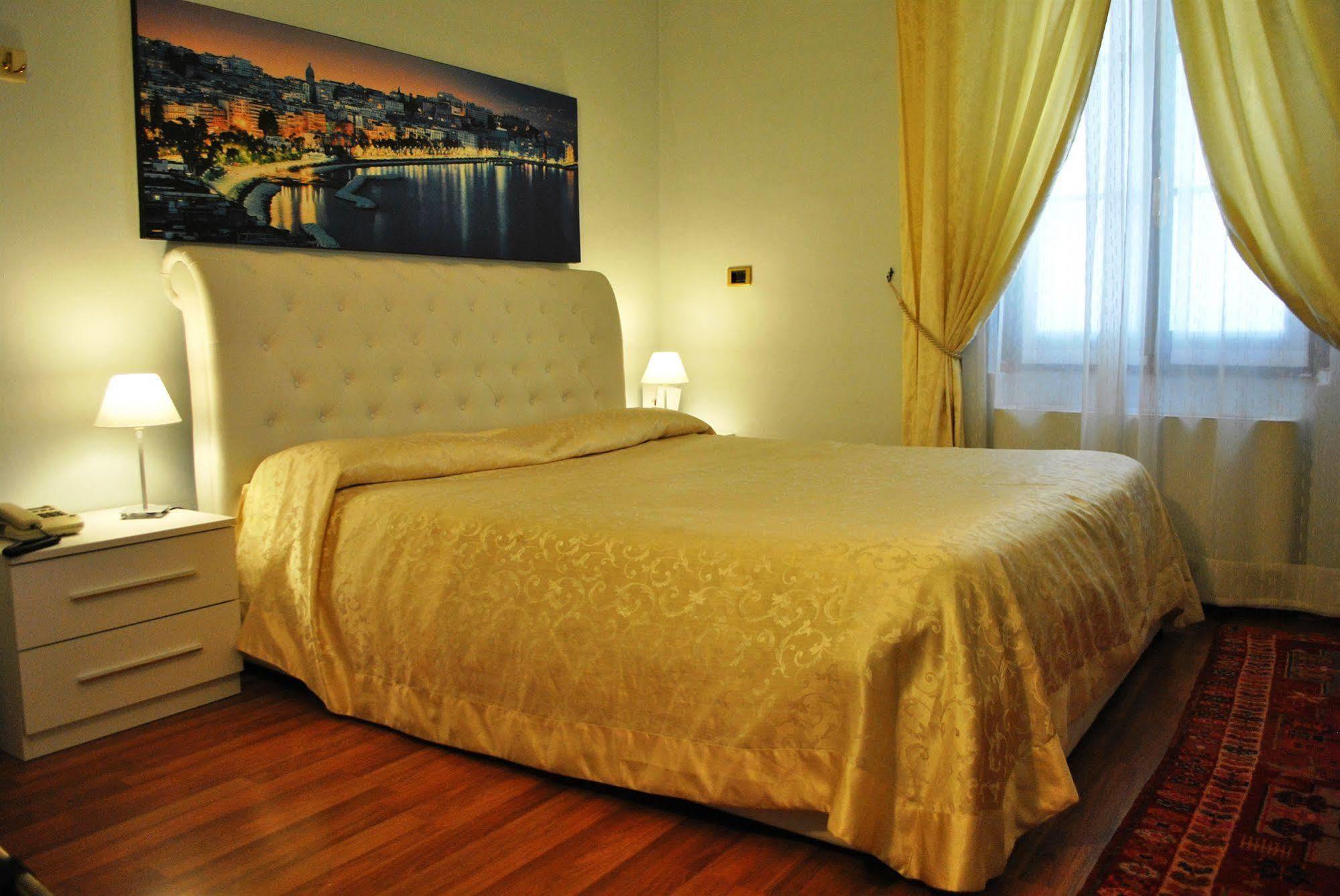 Hotel Il Loggiato Dei Serviti Como Exteriör bild