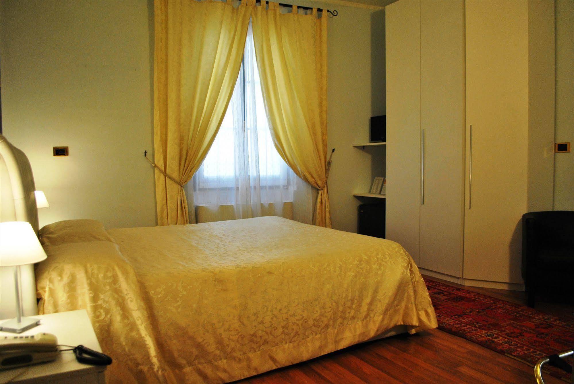 Hotel Il Loggiato Dei Serviti Como Exteriör bild